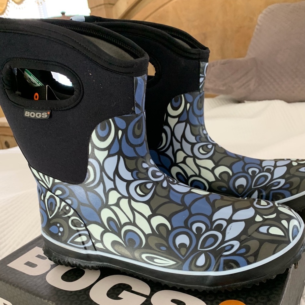 New Bogs Classics Mid Winter Snow Boots size  11